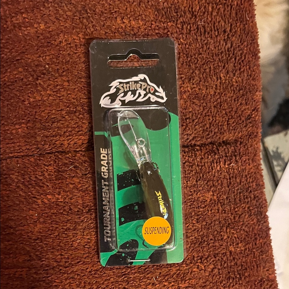 Suspending Fish Lure - Black and Green